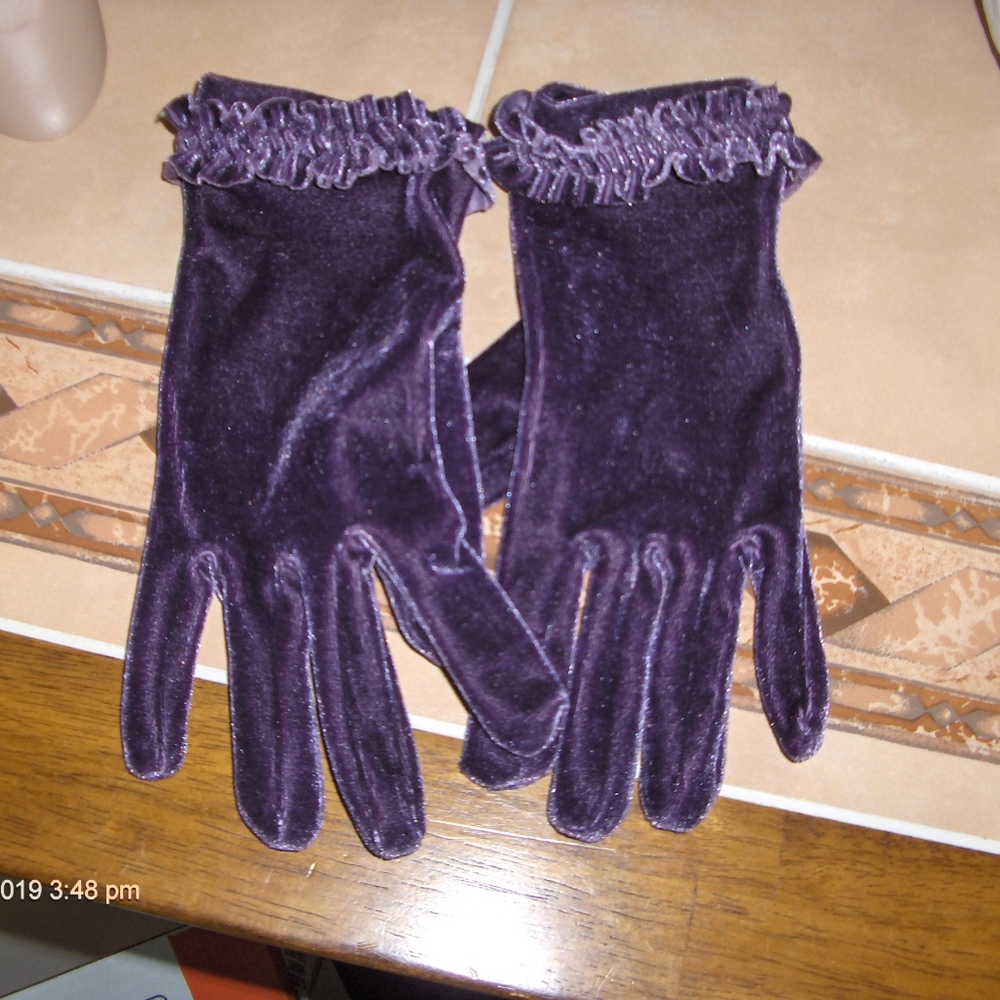 Ladies Velvet gloves